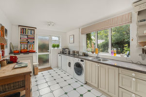 Gauntlets Close Bloxham